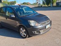 Begagnad Ford Fiesta 67 HK (49 kW) 2008 Grå Halvkombi