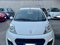 Usata Peugeot 107 68 CV (50 kW) 2012 Bianco Utilitaria