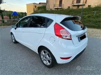 Usata Ford Fiesta 75 CV (55 kW) 2015 Bianco Utilitaria