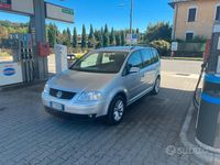 Usata VW Touran 140 CV (102 kW) 2005 Grigio Monovolume
