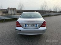 Usata Mercedes C220 Elegance 150 CV (110 kW) 2004 Grigio Berlina