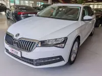 Usata Skoda Superb Style 150 CV (110 kW) 2022 Bianco Station wagon
