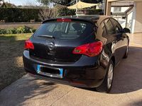 Usata Opel Astra 115 CV (84 kW) 2010 Nero Berlina