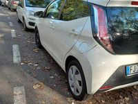 Usata Toyota Aygo 69 CV (50 kW) 2015 Bianco Utilitaria