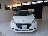 Usata Peugeot 208 68 CV (50 kW) 2014 Bianco Utilitaria