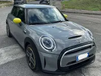 Usata Mini Cooper SE Classic 75 kW (102 CV) 2022 Grigio Utilitaria