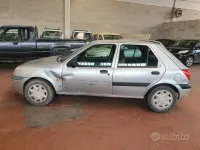 Usata Ford Fiesta 75 CV (55 kW) 2002 Grigio Utilitaria