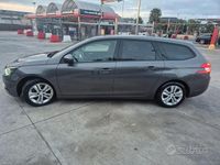 Usado Peugeot 308 102 CV (75 kW) 2018 Gris Berlina