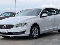 Usata Volvo V60 120 CV (88 kW) 2016 Bianco Station wagon