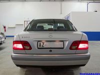 Usata Mercedes E280 204 CV (150 kW) 1998 Argento Berlina