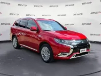 Usata Mitsubishi Outlander P-HEV 224 CV (164 kW) 2019 Rosso SUV
