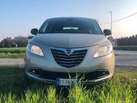 Usado Lancia Ypsilon Gold 85 HP (62 kW) 2015 Bege Citadino