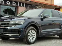 Usata VW Touareg Elegance 231 CV (169 kW) 2024 Blu SUV