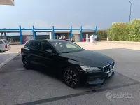 Usata Volvo V60 Business Edition 150 CV (110 kW) 2019 Nero Station wagon