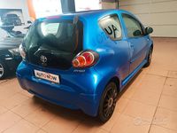 Usata Toyota Aygo 68 CV (50 kW) 2010 Blu Utilitaria