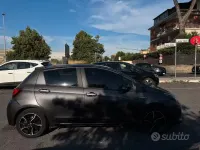 Usata Toyota Yaris Hybrid Style 73 CV (53 kW) 2016 Grigio Berlina
