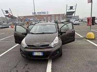 Usata Kia Rio Active 75 CV (55 kW) 2013 Marrone Berlina