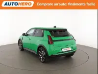Usata Renault 5 E-Tech Urban 77 kW (106 CV) 2025 Verde Berlina