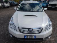 Usata Subaru Outback Trend 150 CV (110 kW) 2012 Bianco Station wagon