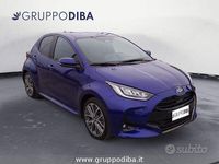 Usata Toyota Yaris Hybrid Lounge 131 CV (96 kW) 2024 Blu Berlina