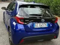 Usata Toyota Yaris Hybrid Active 92 CV (67 kW) 2021 Blu/azzurro Berlina