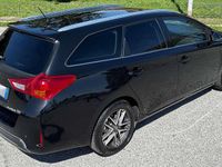 Second-hand Toyota Auris Hybrid Active 99 CP (72 kW) 2015 Negru Break