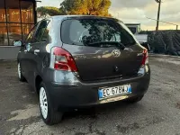 Usata Toyota Yaris 69 CV (50 kW) 2011 Grigio Utilitaria
