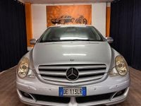 Usata Mercedes R320 224 CV (164 kW) 2007 Argento Monovolume