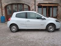 Usata Renault Clio II 75 CV (55 kW) 2010 Bianco Utilitaria