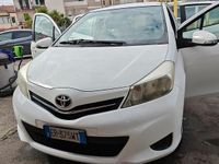 Usata Toyota Yaris Active 69 CV (50 kW) 2013 Bianco Utilitaria