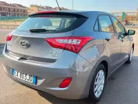 Usata Hyundai i30 GO! 110 CV (80 kW) 2015 Grigio Berlina