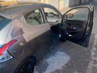 Usata Lancia Ypsilon 69 CV (50 kW) 2015 Grigio Utilitaria