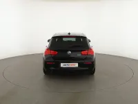 Begagnad BMW 118 Sport Line 136 HK (100 kW) 2016 Svart Halvkombi