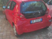 Usado Toyota Aygo 68 HP (50 kW) 2009 Vermelho Citadino