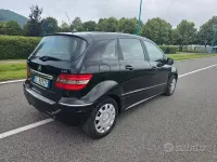 Usata Mercedes B180 Chrome 109 CV (80 kW) 2011 Nero Utilitaria