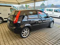 Usata Ford Fiesta Ghia 68 CV (50 kW) 2007 Nero Utilitaria