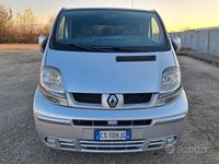 Usata Renault Trafic 140 CV (102 kW) 2004 Grigio Monovolume