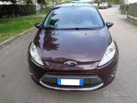Usata Ford Fiesta 82 CV (60 kW) 2011 Marrone Utilitaria