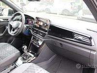 Nuova VW T-Roc R-line 116 CV (85 kW) 2025 Grigio scuro metallizzato SUV