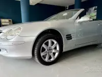 Usata Mercedes SL500 306 CV (225 kW) 2002 Grigio Cabrio