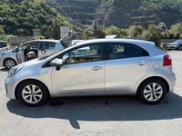 Usata Kia Rio 84 CV (61 kW) 2017 Argento Berlina