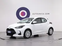 Usata Toyota Yaris Hybrid Lounge 92 CV (67 kW) 2024 Bianco Berlina