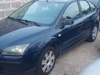 Begagnad Ford Focus 2005 Blå Sedan