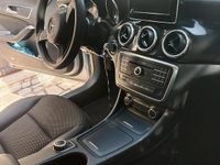 Usata Mercedes GLA180 122 CV (89 kW) 2016 Grigio SUV