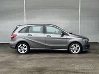 Usata Mercedes B180 Business 109 CV (80 kW) 2018 Grigio Monovolume