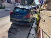 Usata Peugeot 2008 Active 100 CV (73 kW) 2017 Blu SUV
