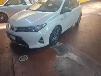 Usata Toyota Auris Hybrid Lounge 99 CV (72 kW) 2014 Bianco Berlina