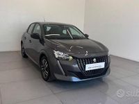 Usata Peugeot 208 Allure 101 CV (74 kW) 2023 Grigio Utilitaria