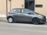 Begagnad Toyota Yaris Lounge 90 HK (66 kW) 2011 Grå Halvkombi