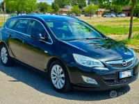 Usata Opel Astra 110 CV (80 kW) 2012 Nero Station wagon
